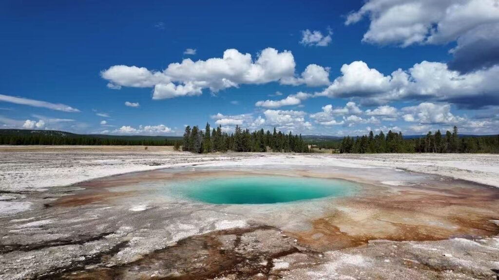Still Spellbound by Yellowstone: A First-Timer’s Guide & Real Honest Vibes 0529 3